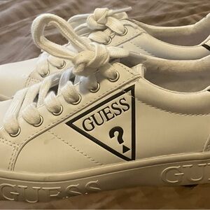Guess Kids White Logo Sneakers 5 1/2 !Accepting Offers! Bundle Deals Available